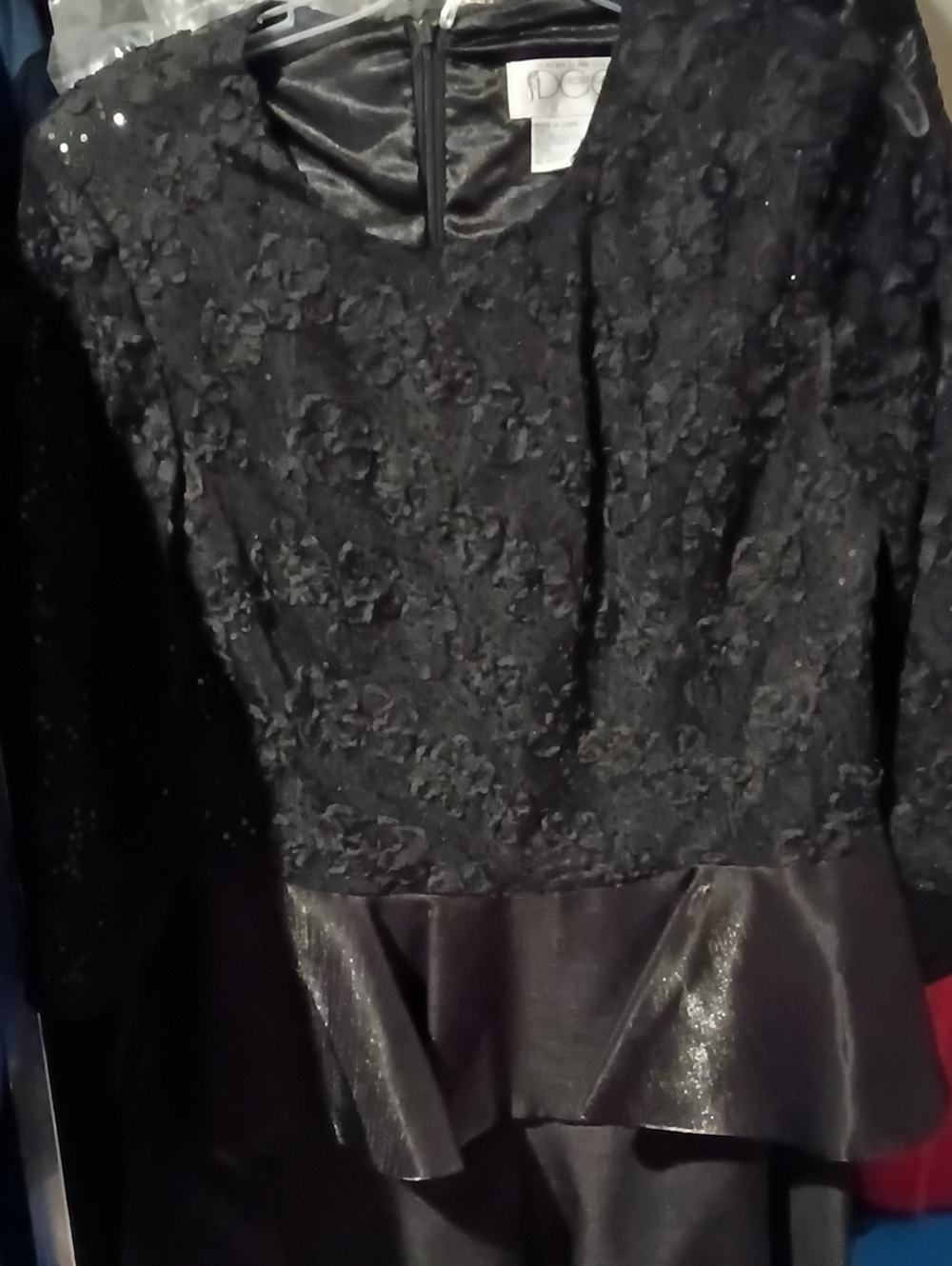 Shiney Black Floral Lace Peplum Long Sleeve Skirt Set